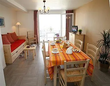 Residence Odalys Domaine Des Roches Jaunes プルガヌー 3*,  フランス